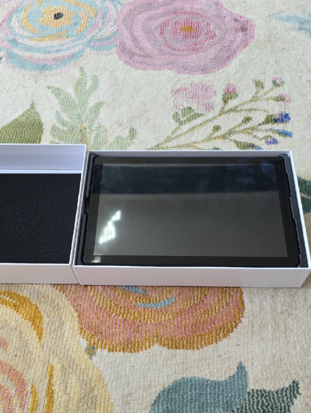 10.1-Inch White Tablet - - Picture 2 of 7